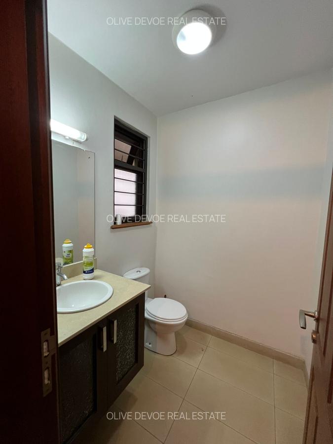 5 Bed Townhouse with En Suite in Lavington - 7