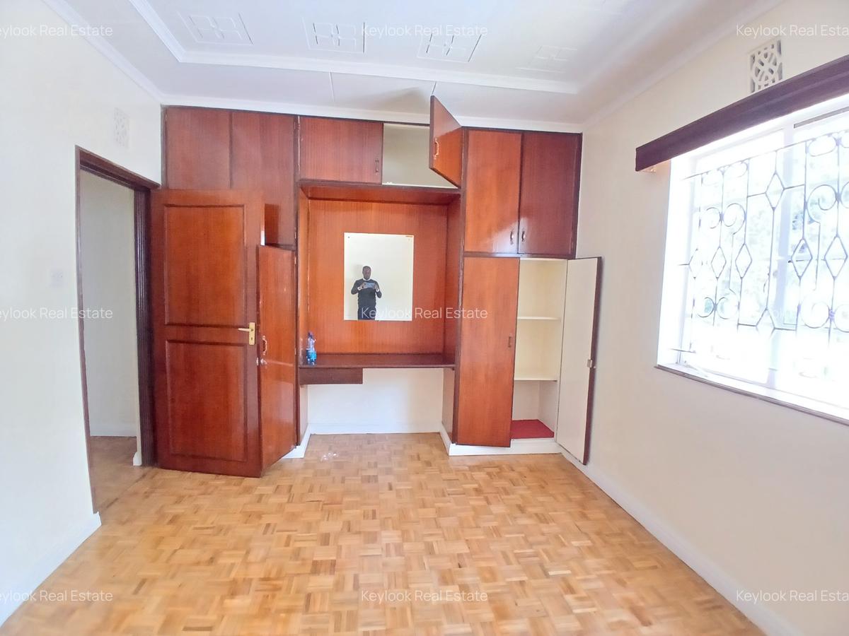 5 Bed Townhouse with En Suite at Lavington - 8