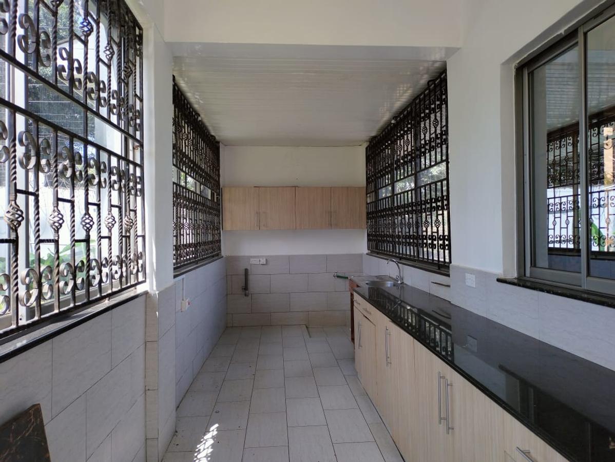 5 Bed Townhouse with En Suite at Off Peponi Road - 17