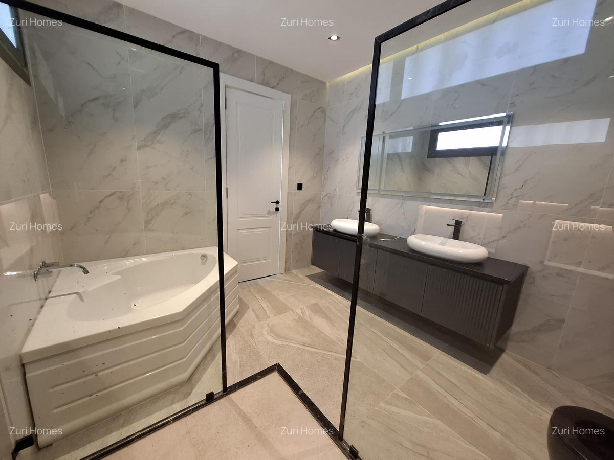 5 Bed Townhouse with En Suite in Lavington - 6