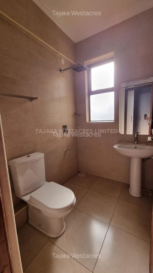 3 Bed Apartment with En Suite at Hatheru Road - 7