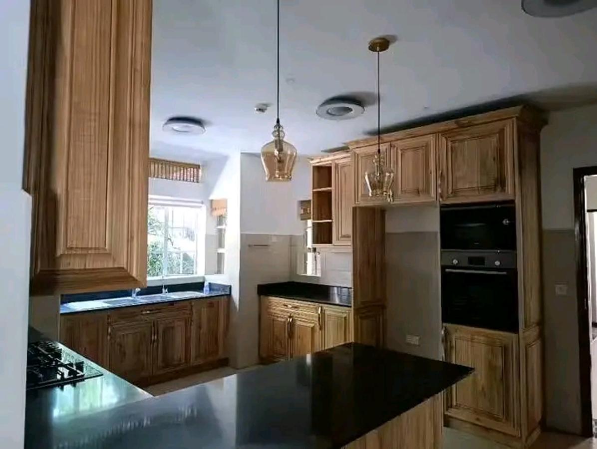 4 Bed House with En Suite at Rosslyn Lonne Tree - 2