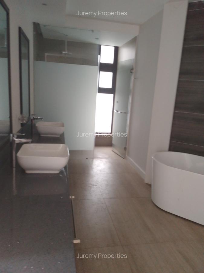 4 Bed Townhouse with En Suite in Lavington - 5