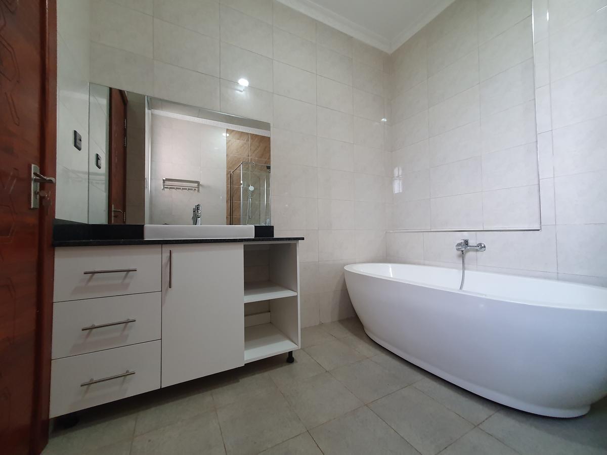 4 Bed Apartment with En Suite in General Mathenge - 15