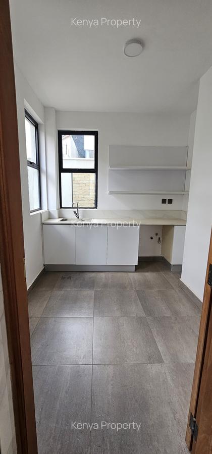 5 Bed Townhouse with En Suite at Off James Gichuru Road - 13