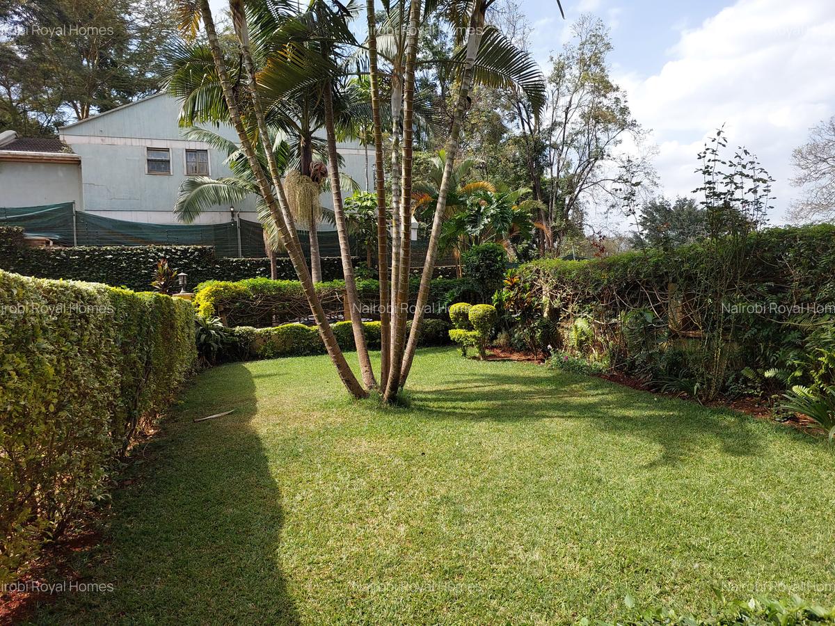 5 Bed Townhouse with En Suite at Lavington - 4