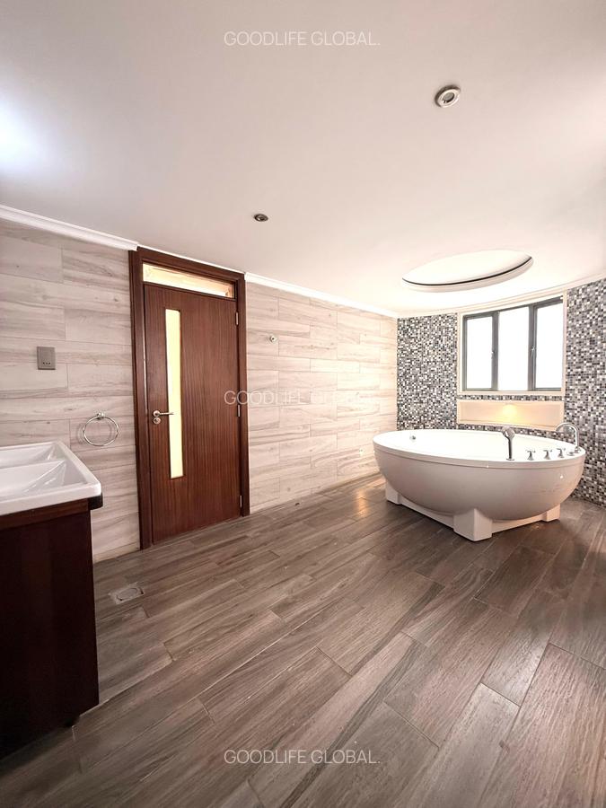 5 Bed Villa with En Suite at Lavington - 15