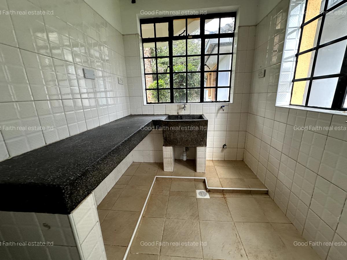 4 Bed Townhouse with En Suite in Lavington - 6