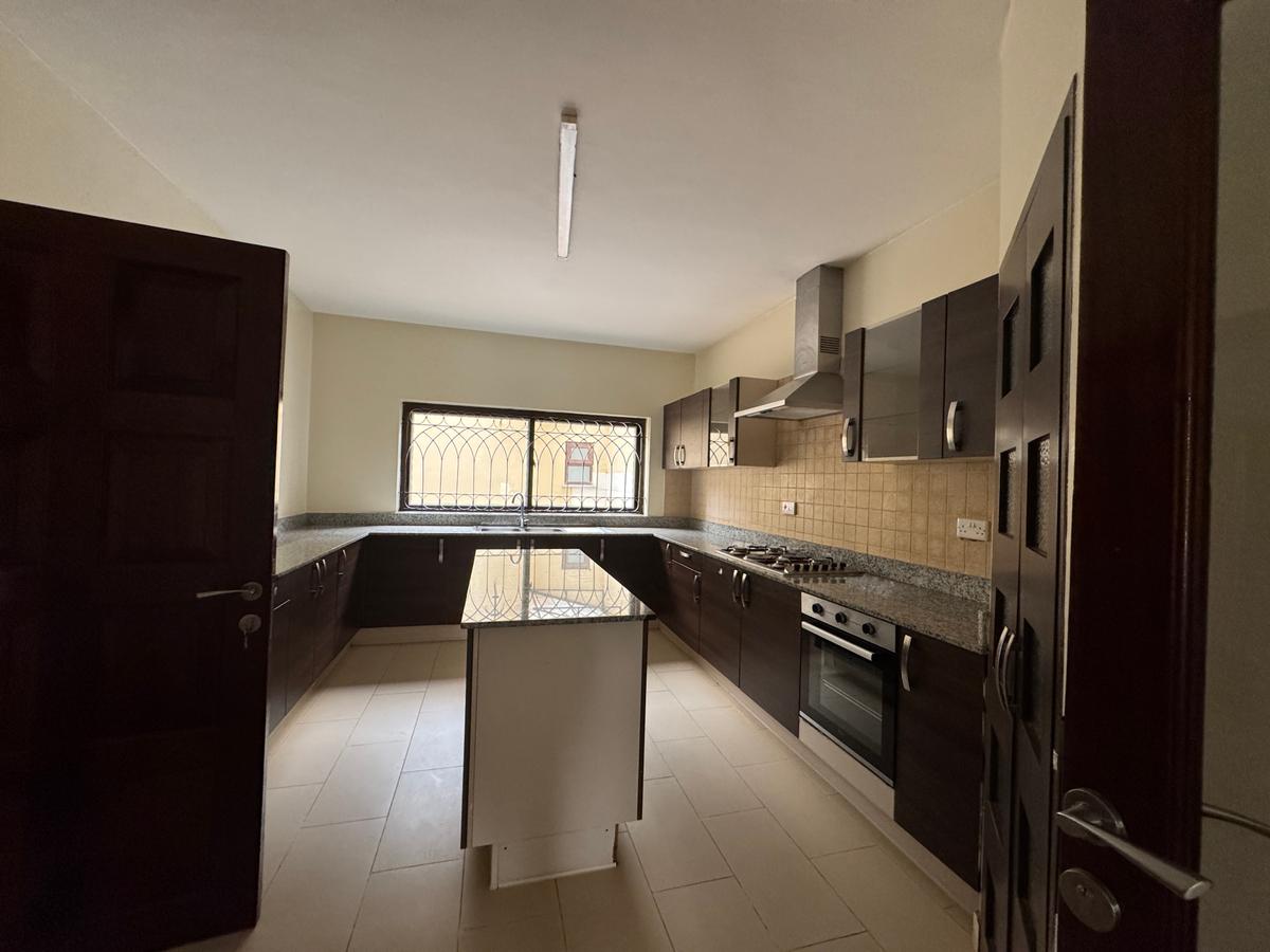 5 Bed Townhouse with En Suite in Lavington - 10