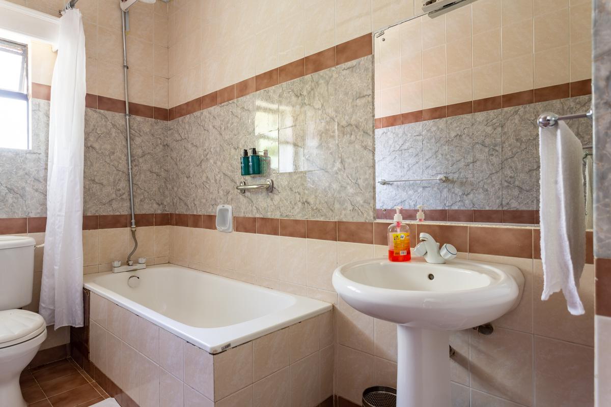 Serviced 1 Bed Apartment with En Suite at Lantana Road - 17