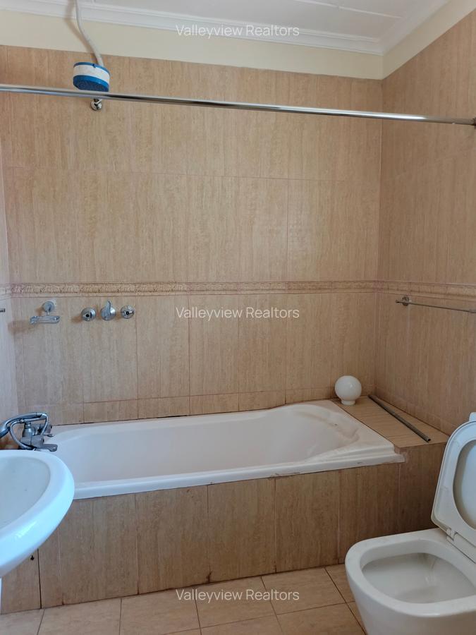 4 Bed Townhouse with En Suite at Lavington - 14