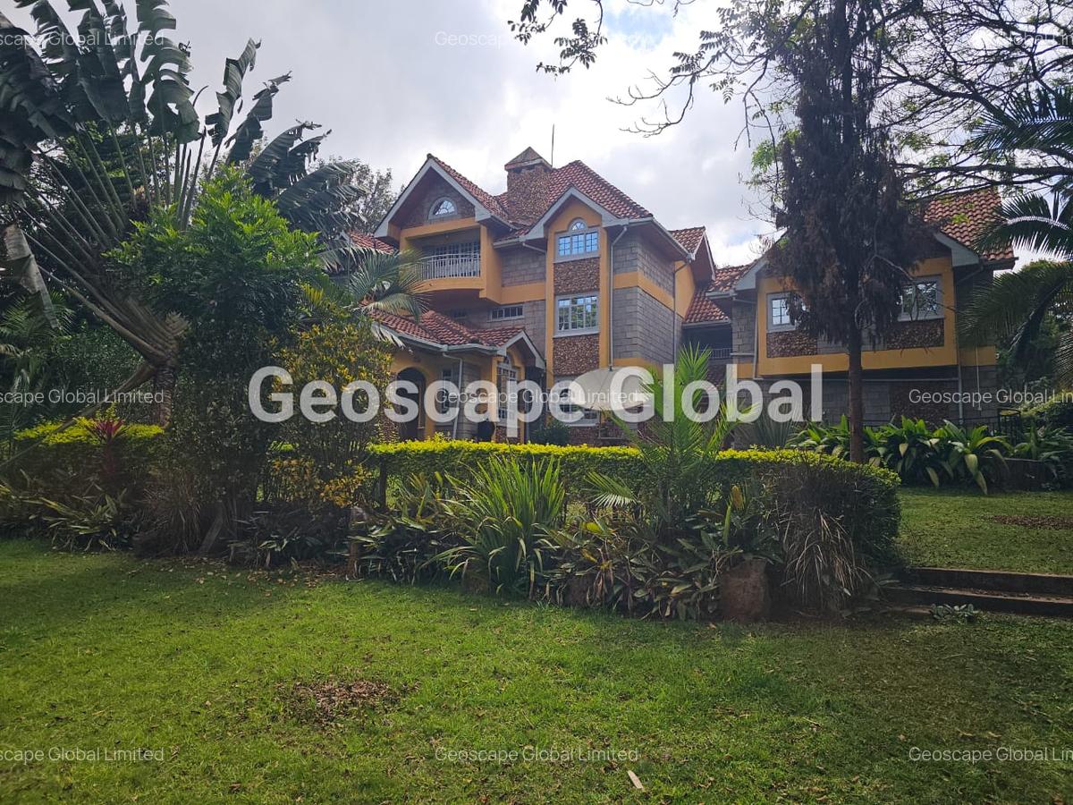 5 Bed House with En Suite in Runda - 1