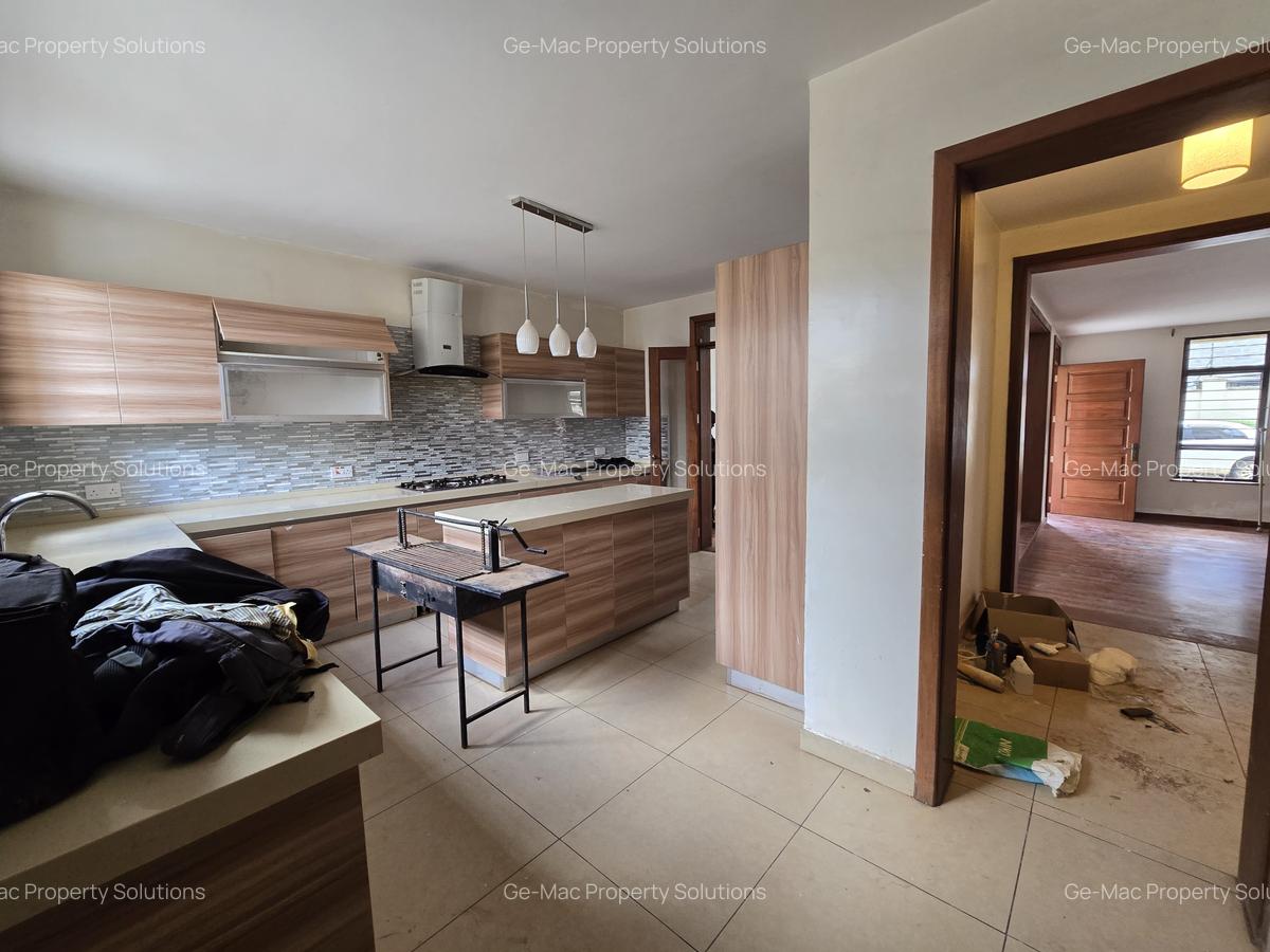 5 Bed Townhouse with En Suite in Lavington - 11