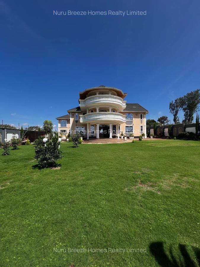 6 Bed House with En Suite in Runda - 12