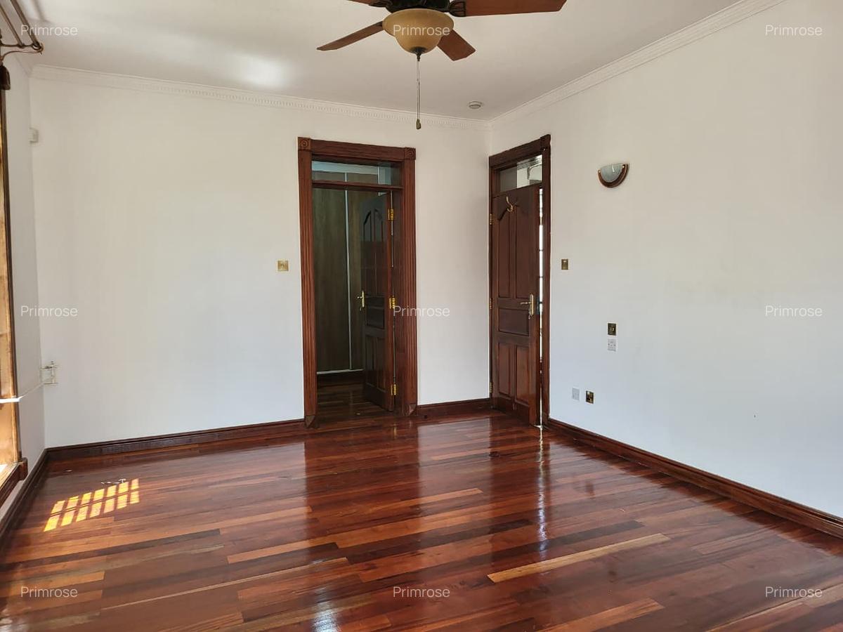 4 Bed Townhouse with En Suite in Westlands Area - 7