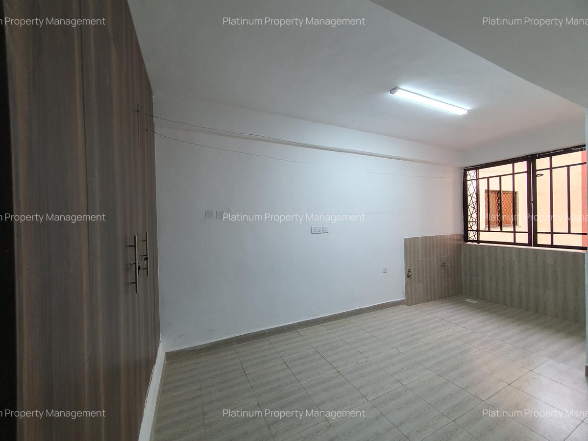 4 Bed Apartment with En Suite in Parklands - 6