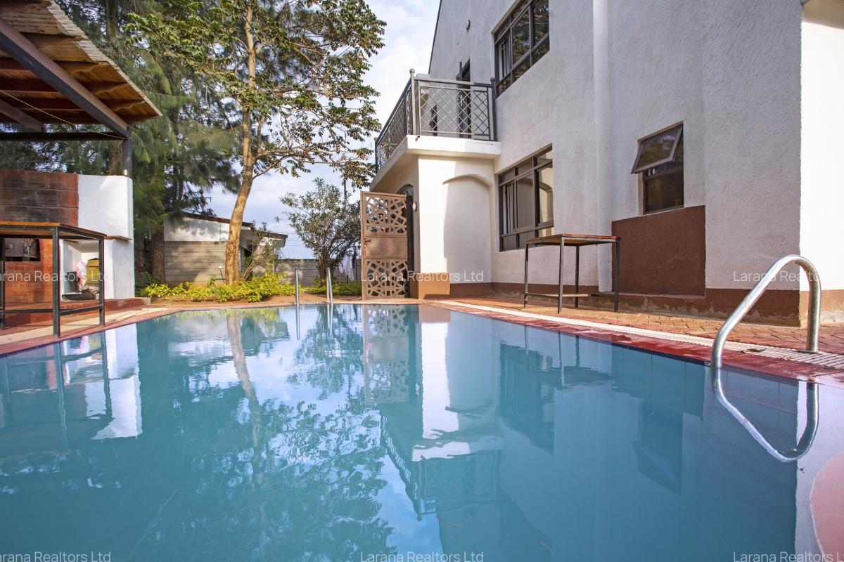 6 Bed House with En Suite at Hillcrest Dr - 9