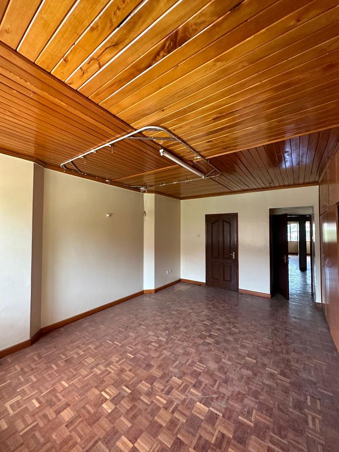 5 Bed Townhouse with En Suite in Lavington - 12