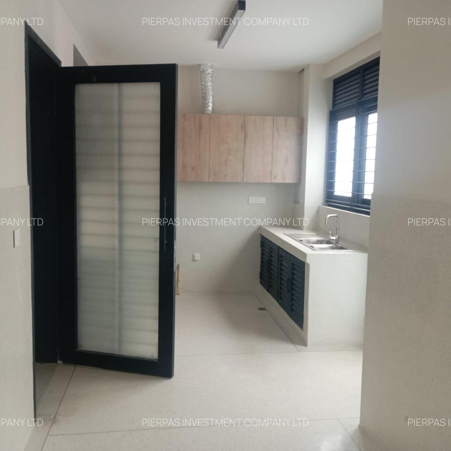 5 Bed Townhouse with En Suite in Brookside - 11