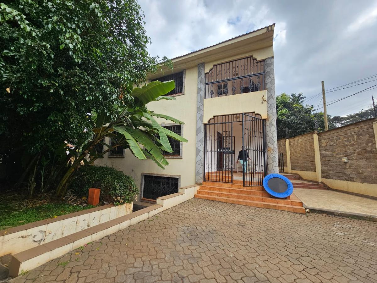 4 Bed Townhouse with En Suite in Brookside - 20