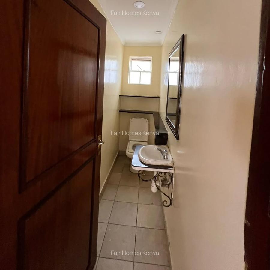 5 Bed Townhouse with En Suite at Mbaazi Road - 12