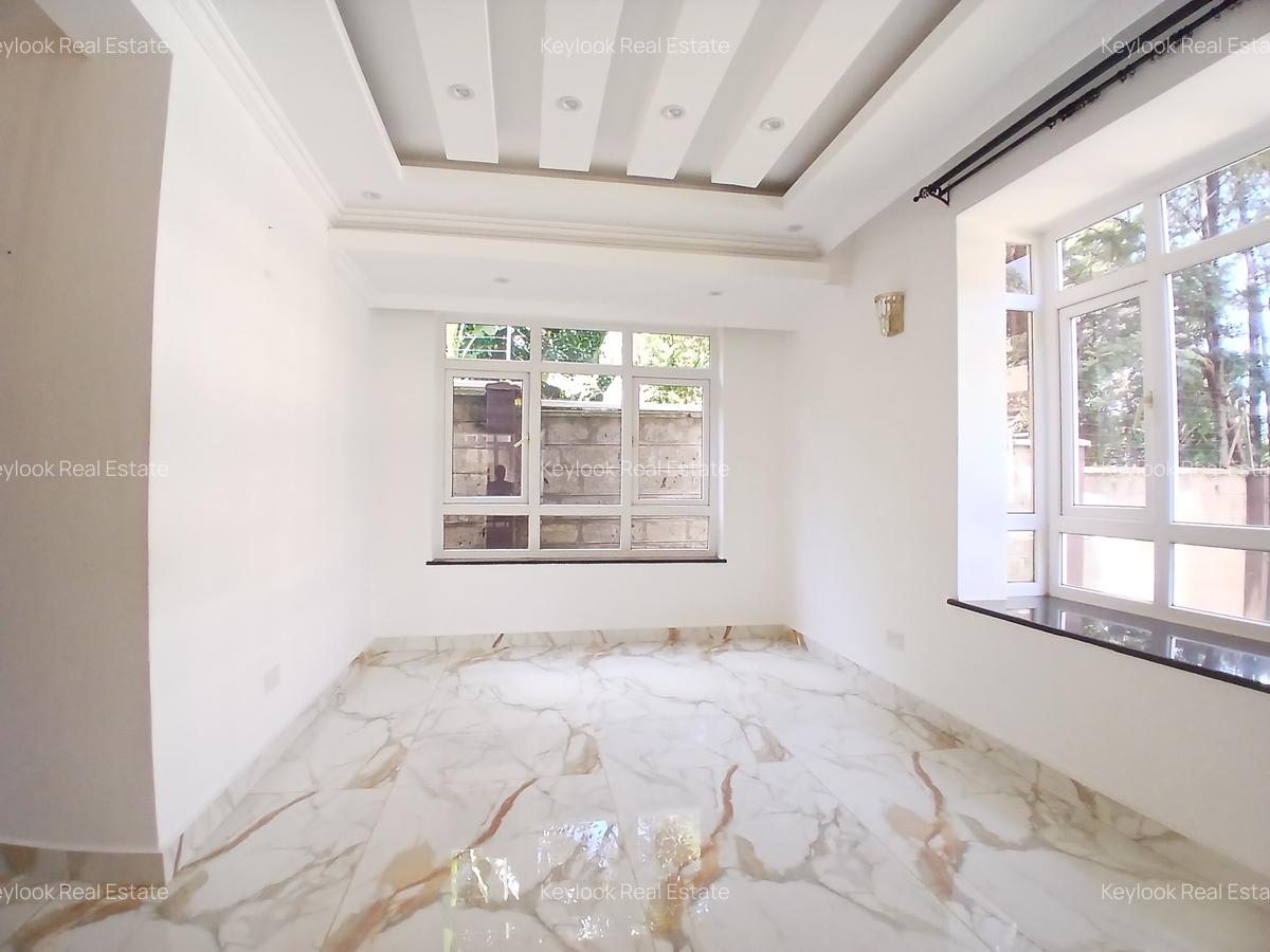 5 Bed Townhouse with En Suite at Lavington Green - 17