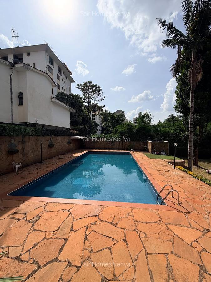 5 Bed Townhouse with En Suite at Riverside Drive - 3