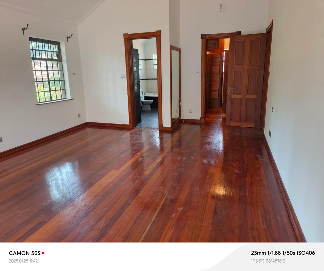 5 Bed Townhouse with En Suite in Spring Valley - 7