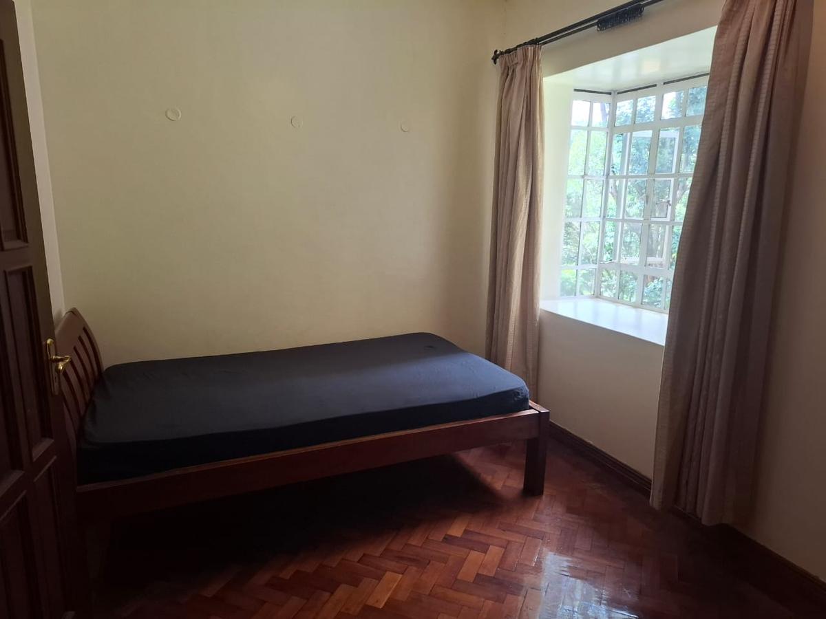 4 Bed House with En Suite in Lavington - 18