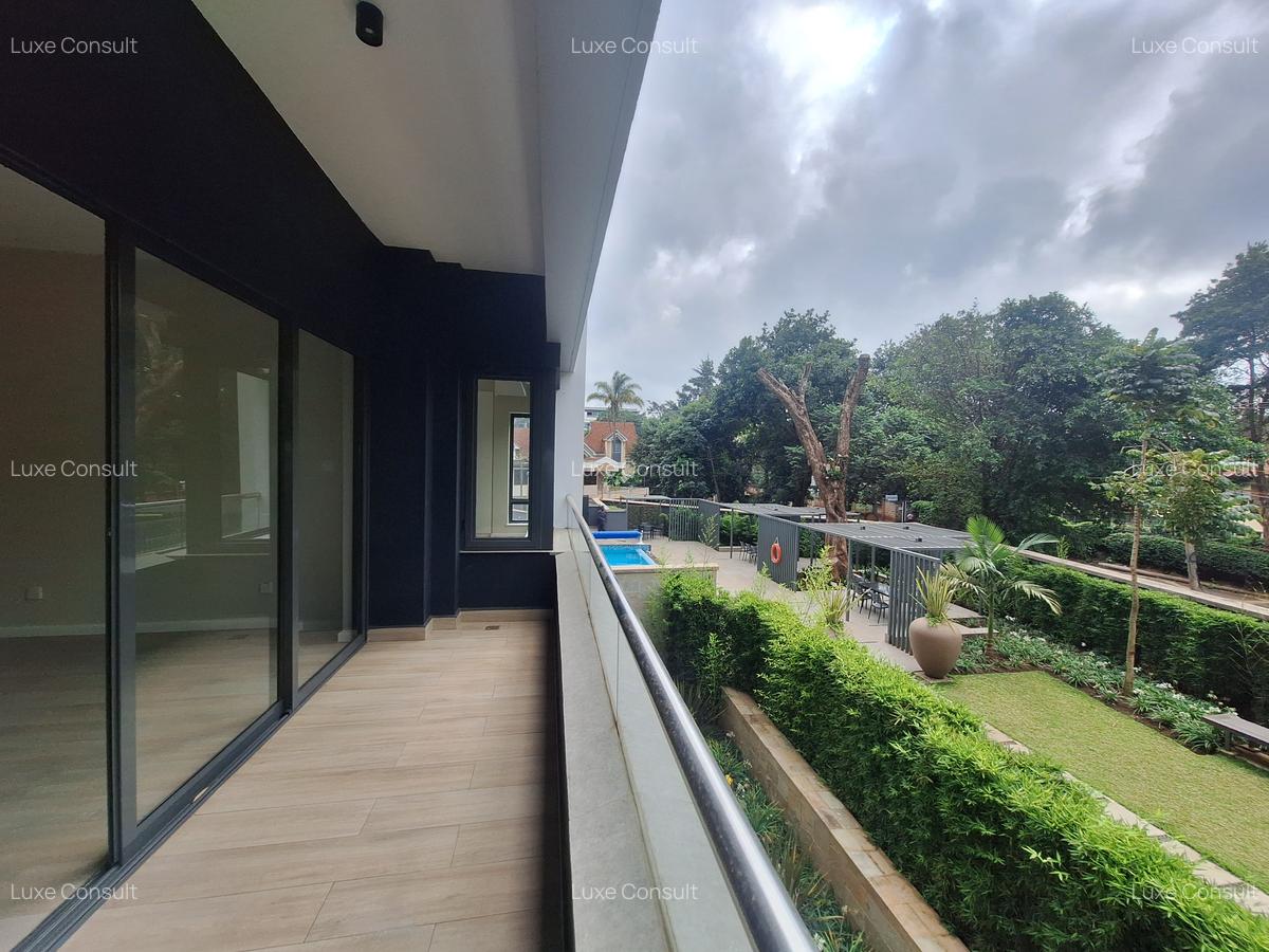 2 Bed Apartment with En Suite at Riverside Drive - 11