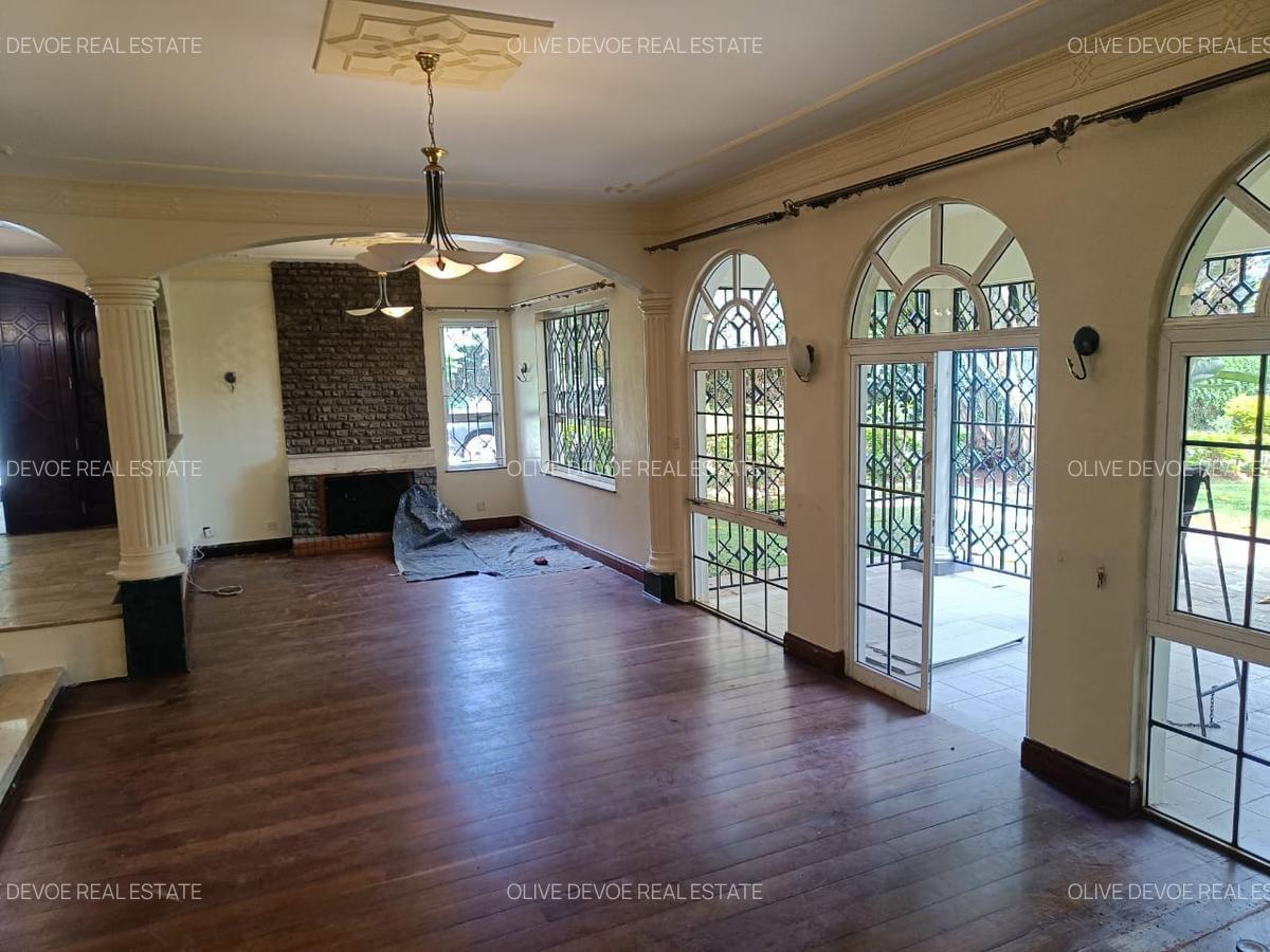 4 Bed House with En Suite in Hill View - 13