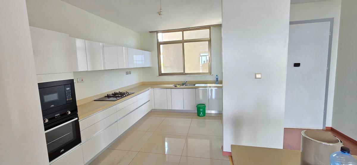 4 Bed Apartment with En Suite at 6Th Parklands - 9