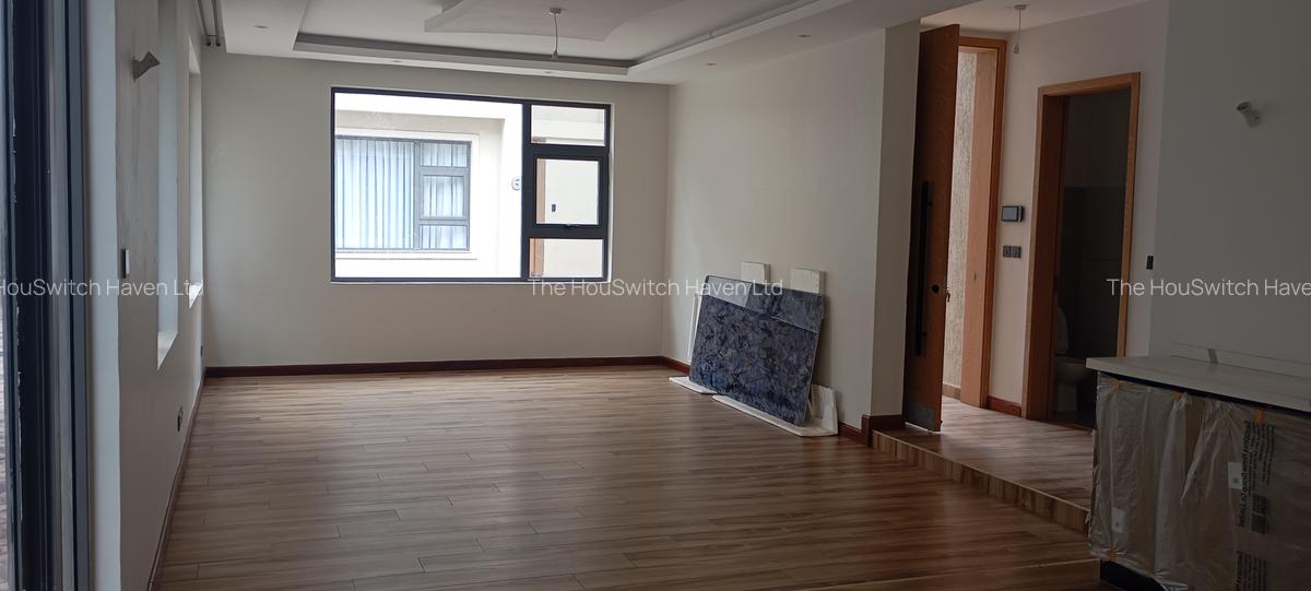 6 Bed Townhouse with En Suite at Off Convent Drive - 3