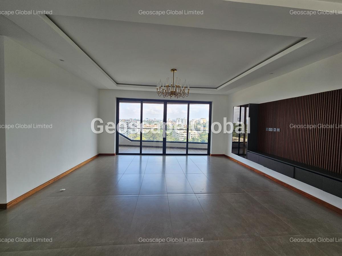 4 Bed Apartment with En Suite in Riverside - 14