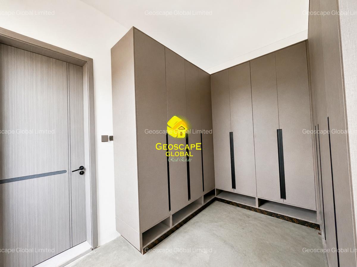 5 Bed House with En Suite in Runda - 6
