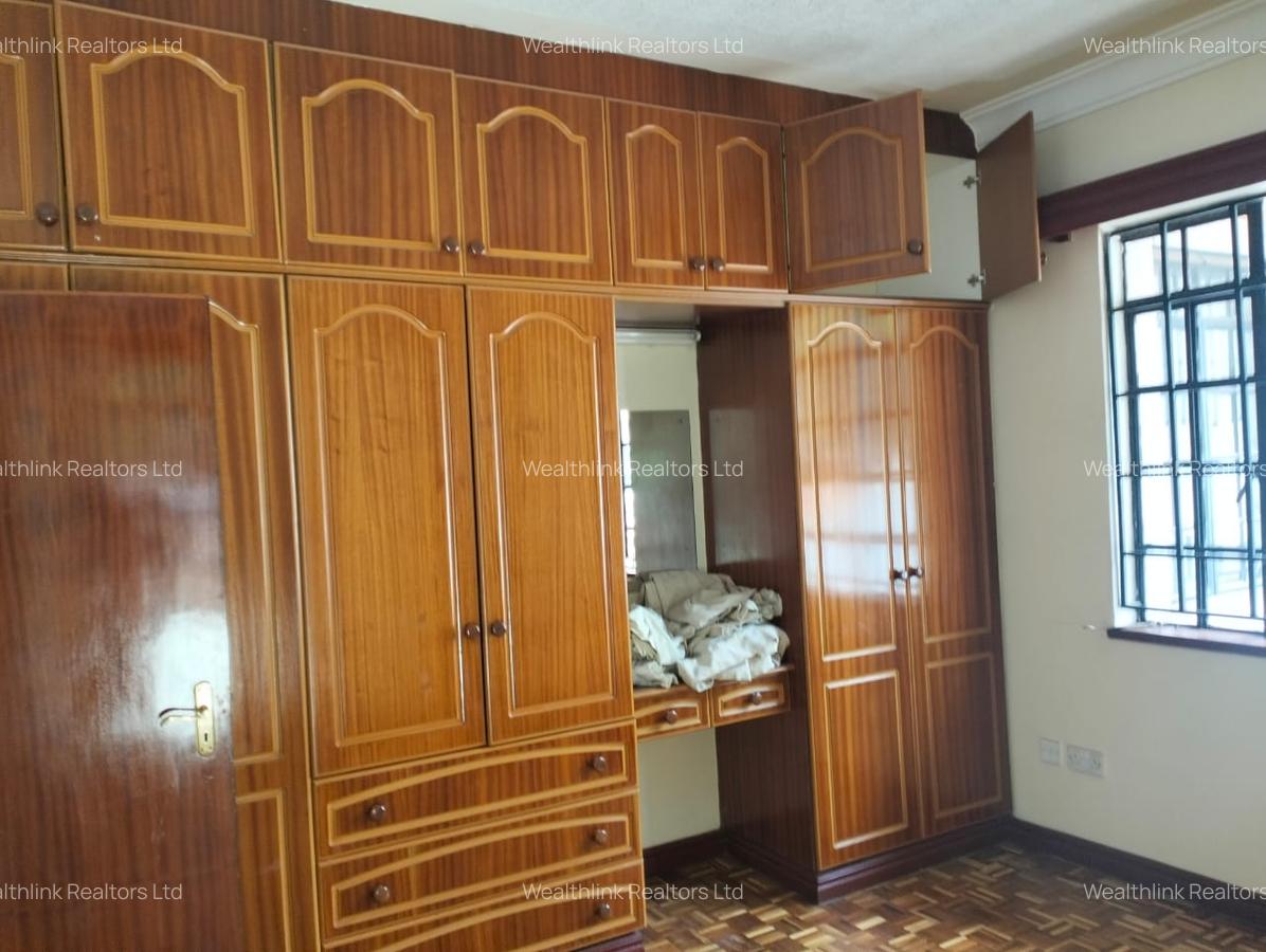 4 Bed Townhouse with En Suite at Lavington - 13