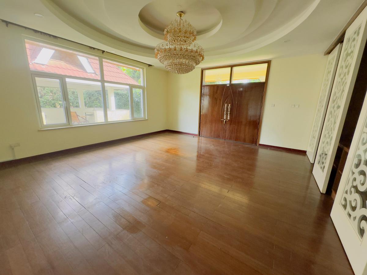 5 Bed House with En Suite at Mimosa Drive - 16