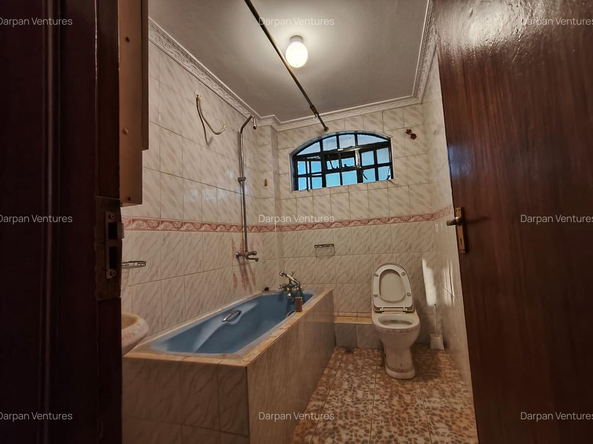 5 Bed House with En Suite in Runda - 4