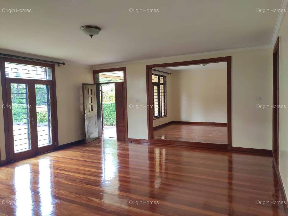 5 Bed Townhouse with En Suite at Lavington - 10