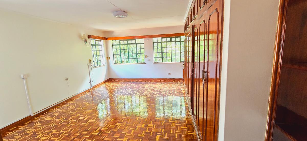 4 Bed Townhouse with En Suite at Lavington - 20