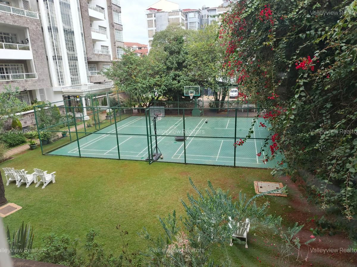 3 Bed Apartment with En Suite at Lavington - 5