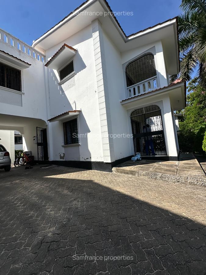 4 Bed Townhouse with En Suite at Links Road - 3