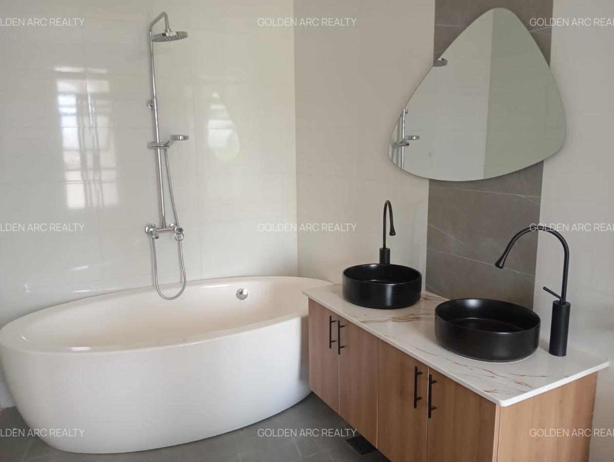 4 Bed Townhouse with En Suite in Ongata Rongai - 11