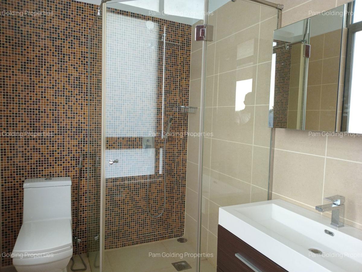 3 Bed Apartment with En Suite in Parklands - 17