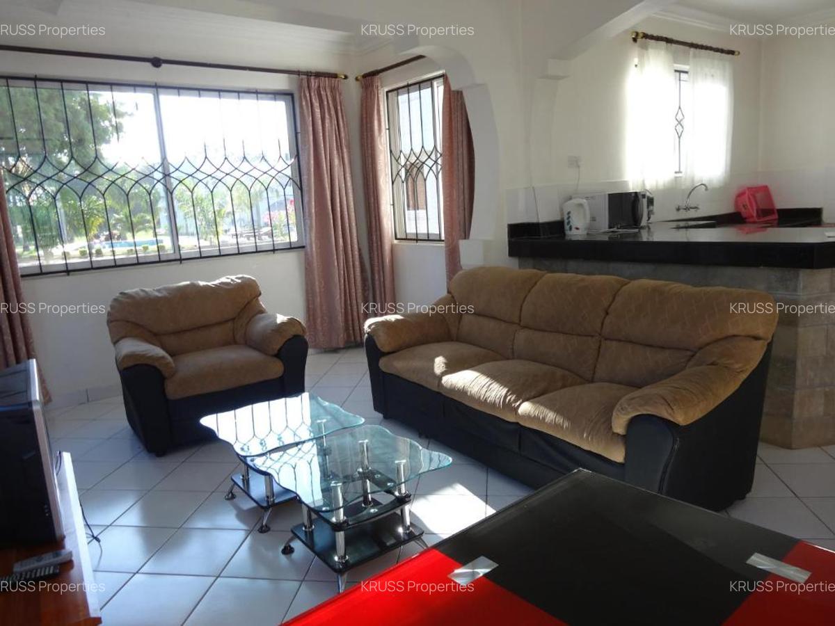 2 Bed Apartment with En Suite at As82 - 5