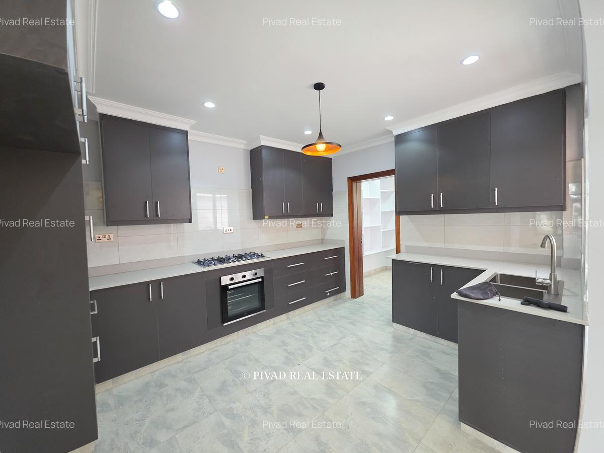 3 Bed Apartment with Garden at Thome Estate - 11