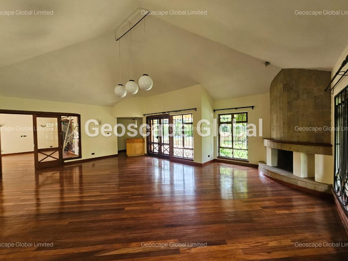 5 Bed House with En Suite in Runda - 2