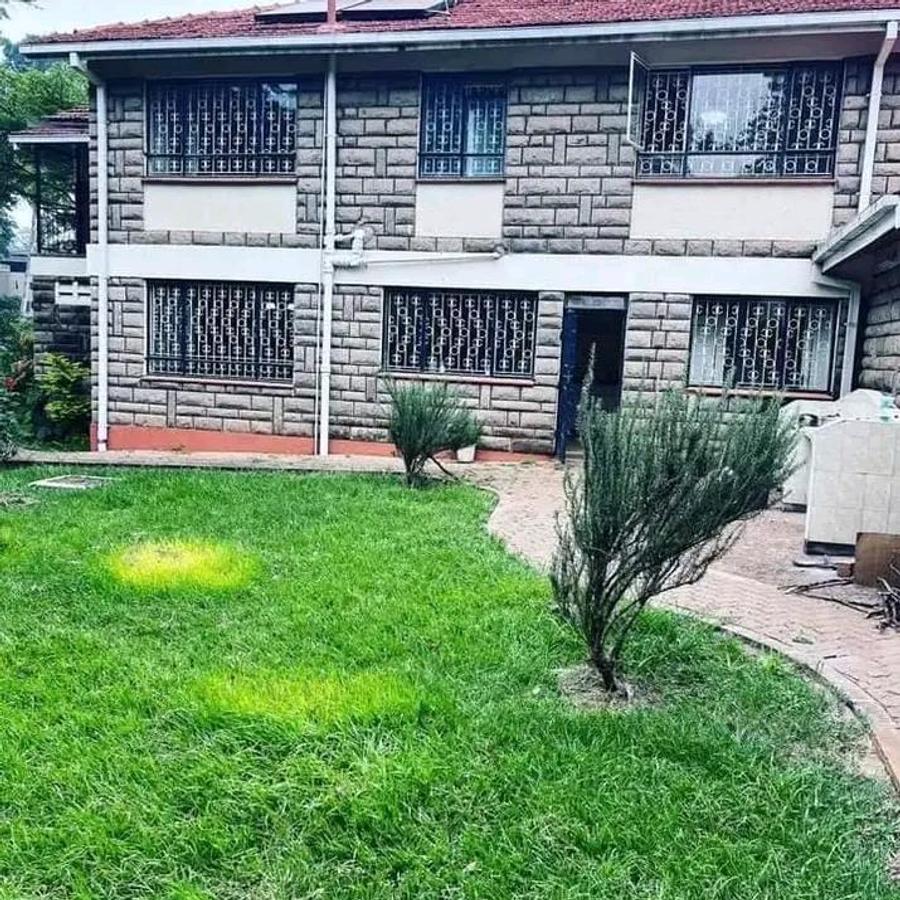 5 Bed House with En Suite at Lavington Green - 3