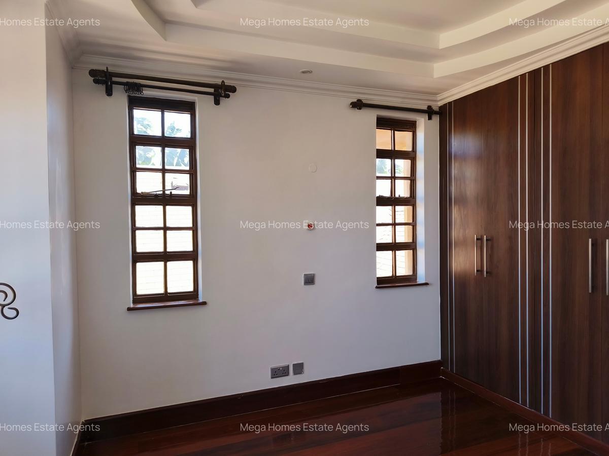 5 Bed House with En Suite in Runda - 14