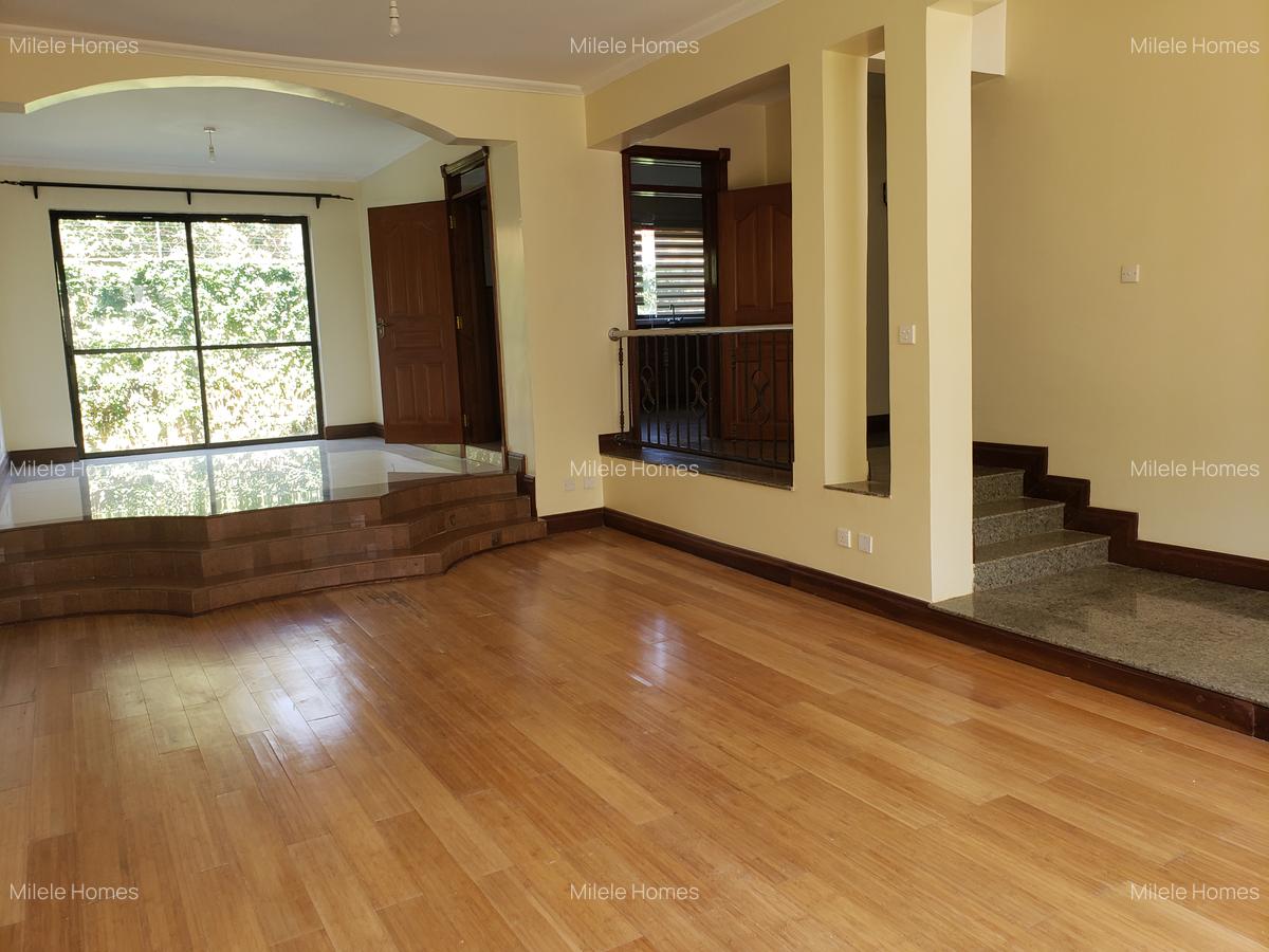 5 Bed Townhouse with En Suite at Grevillea Groove - 2